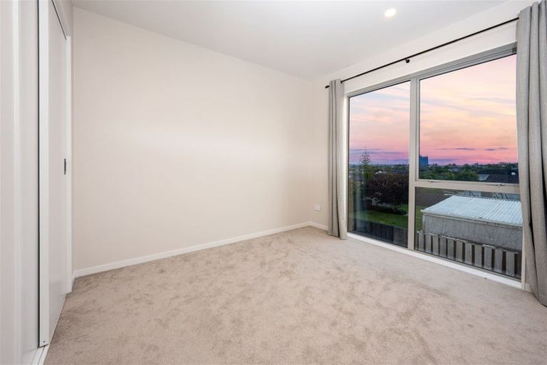 Photo of property in 71c Glenmore Road, Sunnyhills, Auckland, 2010