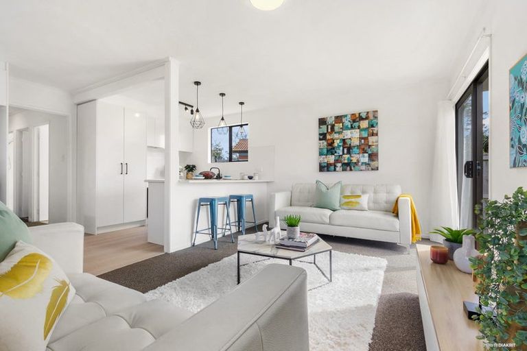 Photo of property in 3/27 Karepo Crescent, Ranui, Auckland, 0612