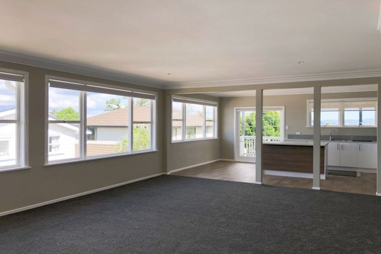 Photo of property in 72 Waimumu Road, Massey, Auckland, 0614