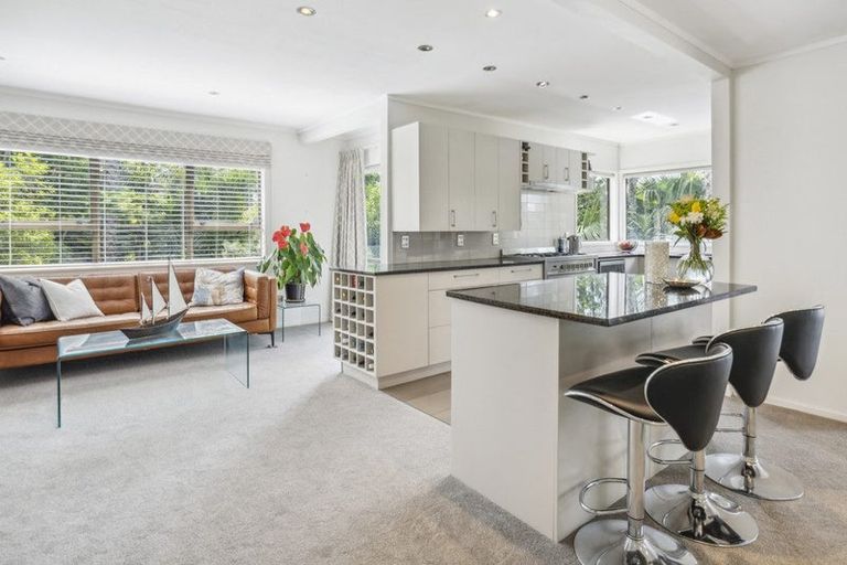 Photo of property in 2/946 Beach Road, Waiake, Auckland, 0630