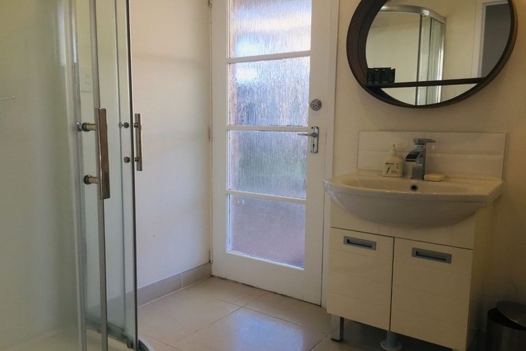 Photo of property in 2/152 Manuka Road, Bayview, Auckland, 0629