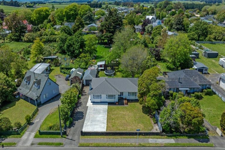 Photo of property in 176 Bridge Street, Bulls, 4818