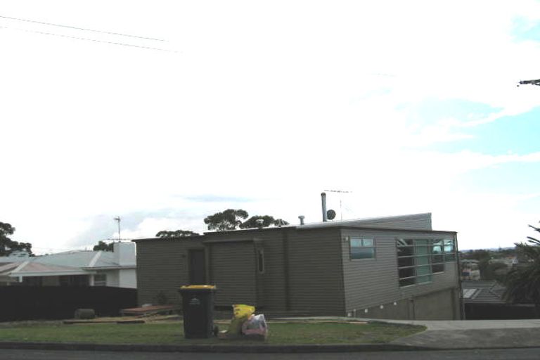 Photo of property in 2/9 Mizpah Road, Waiake, Auckland, 0630