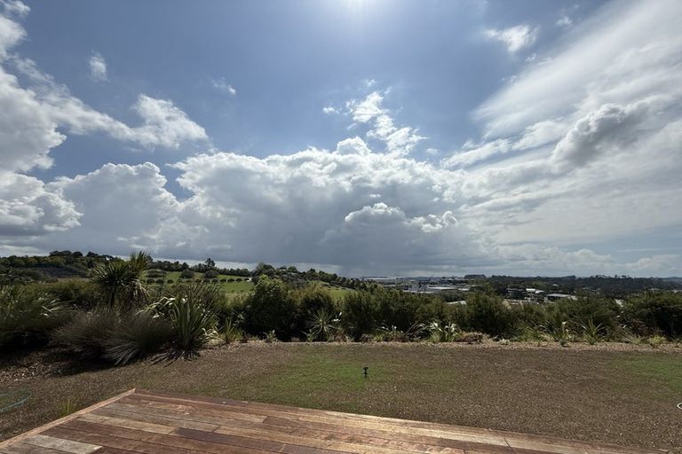 Photo of property in 5 Johnson Place, Stillwater, Silverdale, 0993