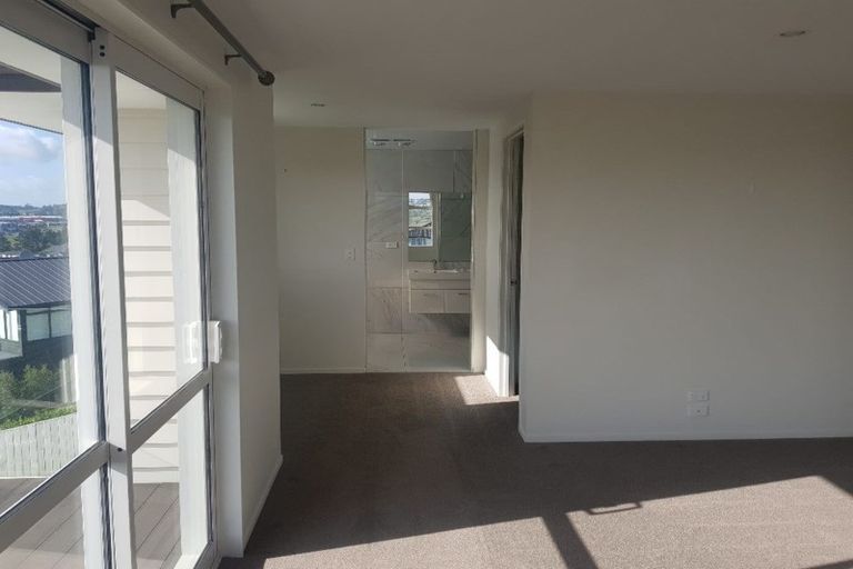 Photo of property in 12 Butler Stoney Crescent, Silverdale, 0932