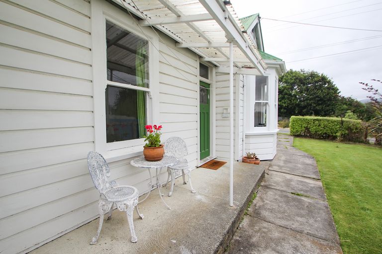 Photo of property in 16 Worcester Street, Hampden, 9410