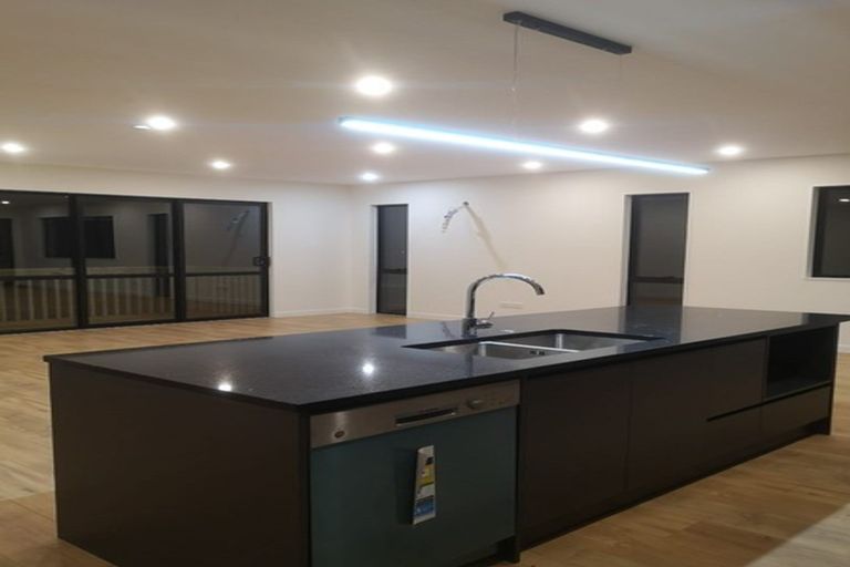 Photo of property in 4 Joseph Kokich Avenue, Swanson, Auckland, 0614