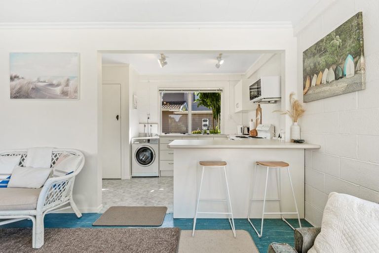 Photo of property in 17 Weranui Road, Waiwera, 0994