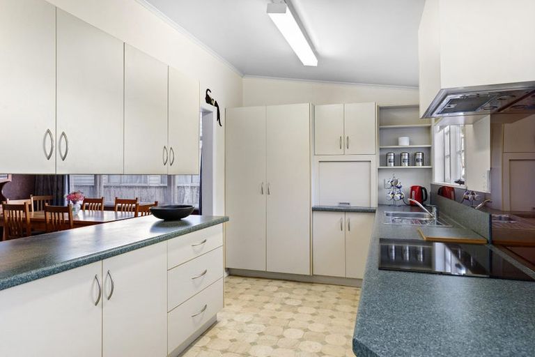 Photo of property in 64 Cambridge Terrace, Waterloo, Lower Hutt, 5011
