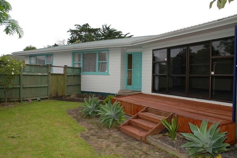 Photo of property in 2/103 Edgewater Drive, Pakuranga, Auckland, 2010