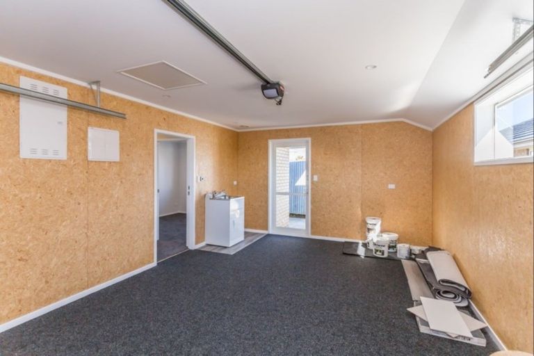 Photo of property in 65 Karaka Crescent, Levin, 5510