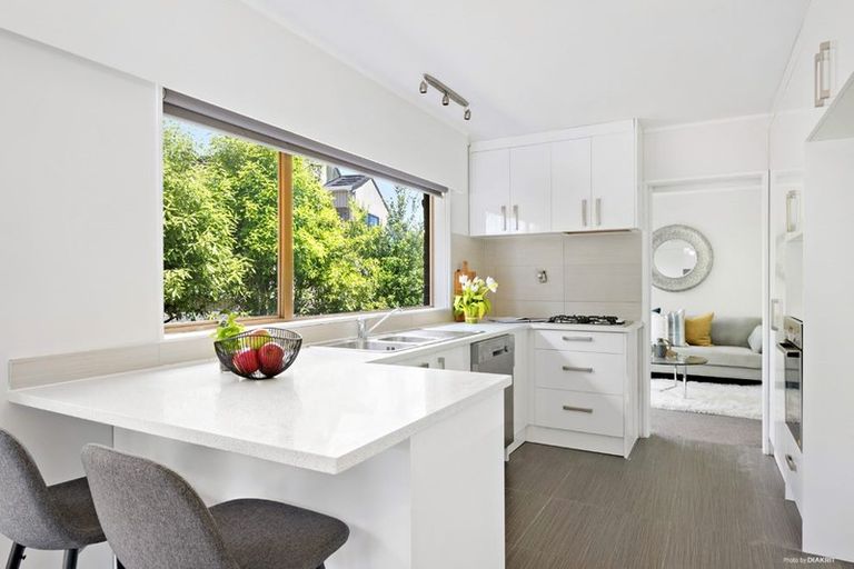 Photo of property in 71 Prince Regent Drive, Half Moon Bay, Auckland, 2012