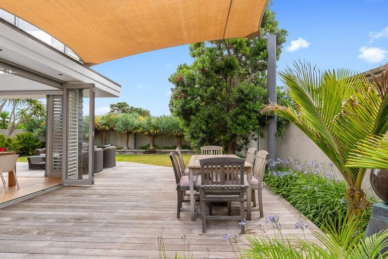 Photo of property in 9 Paraoa Crescent, Omaha, 0986