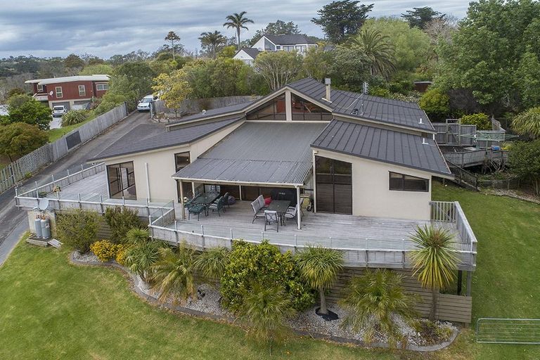Photo of property in 159 Whangaparaoa Road, Red Beach, 0932