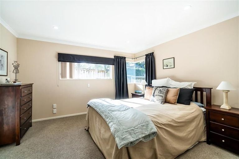 Photo of property in 48 Hogarth Rise, West Harbour, Auckland, 0618