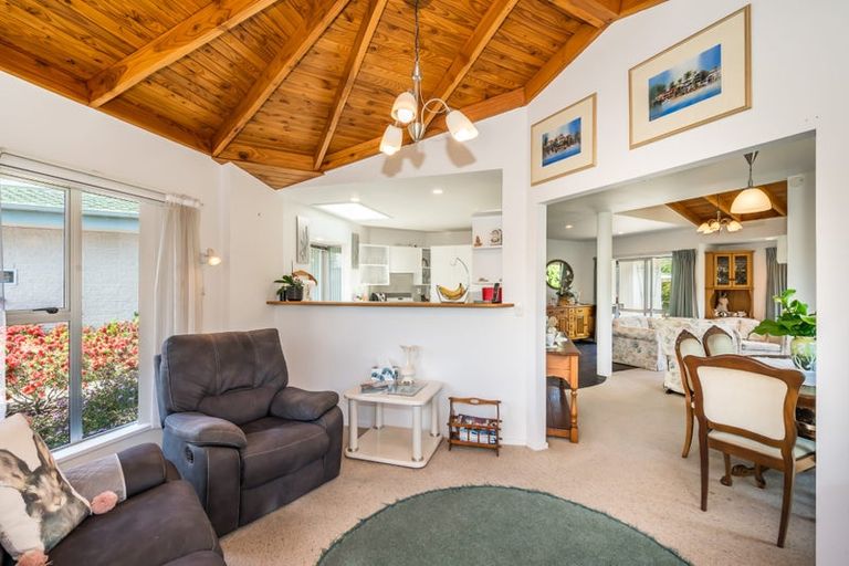 Photo of property in 20 Freyberg Crescent, Waikanae Beach, Waikanae, 5036