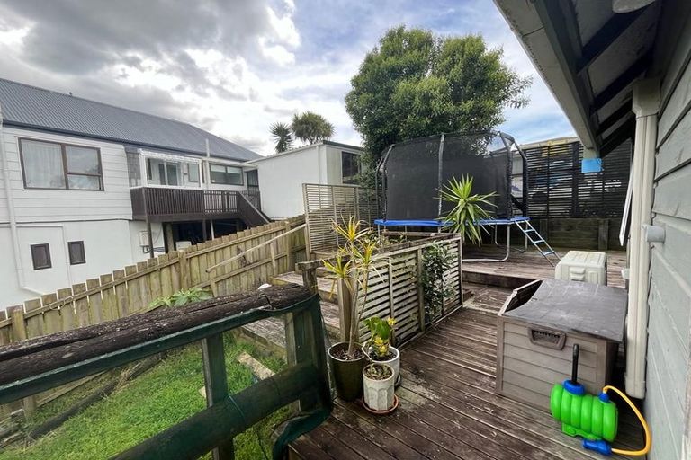 Photo of property in 34 Ellesmere Crescent, Pakuranga Heights, Auckland, 2010