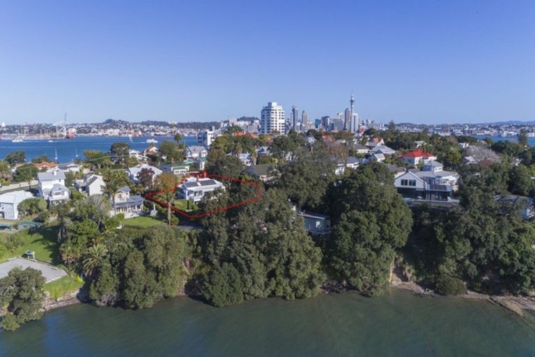 Photo of property in 28 Stanley Point Road, Stanley Point, Auckland, 0624