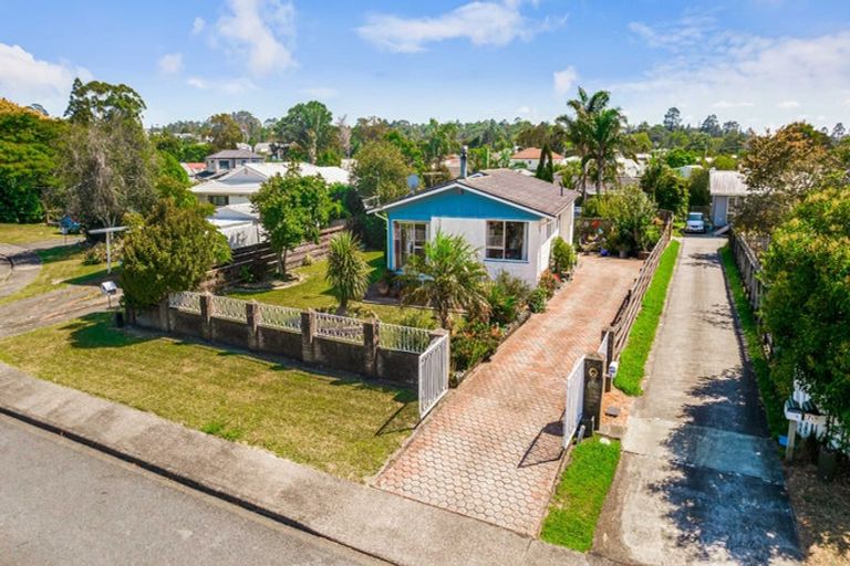 Photo of property in 11 Newland Grove, Henderson, Auckland, 0610