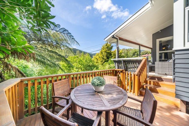 Photo of property in 34 Pinehaven Road, Pinehaven, Upper Hutt, 5019