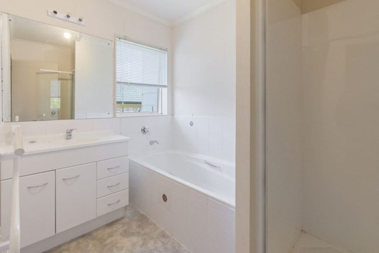 Photo of property in 20 Emmerdale Avenue, Papakura, 2110