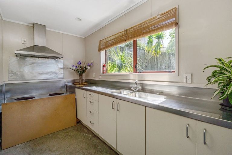 Photo of property in 15 Ballini Rise, West Harbour, Auckland, 0618