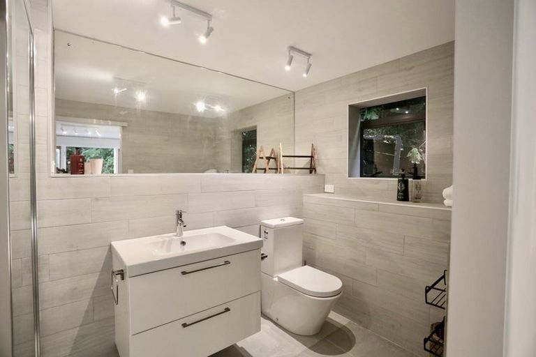 Photo of property in 14 Tinopai Road, Titirangi, Auckland, 0604