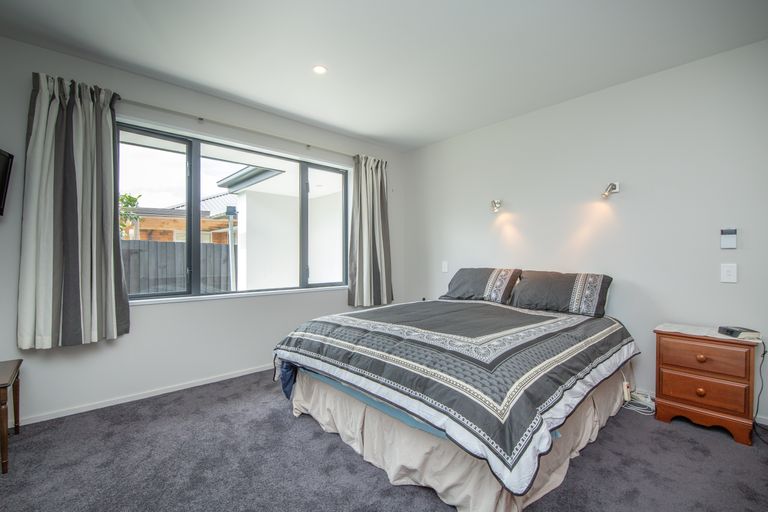 Photo of property in 28 Surfers Place, North New Brighton, Christchurch, 8083