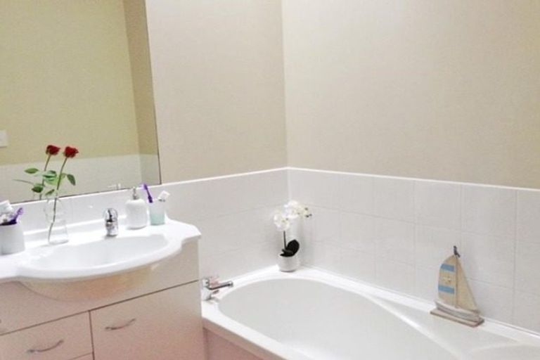 Photo of property in 63 Barnea Circle, Glen Eden, Auckland, 0602