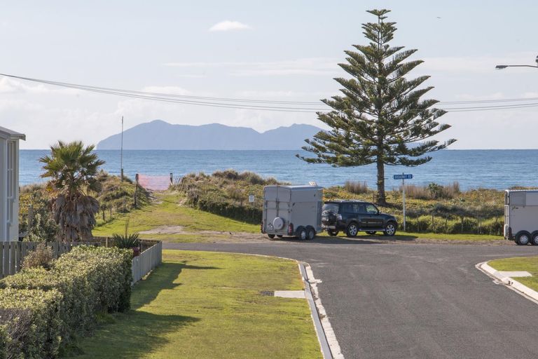 Photo of property in 300 Seaforth Road, Waihi Beach, 3611