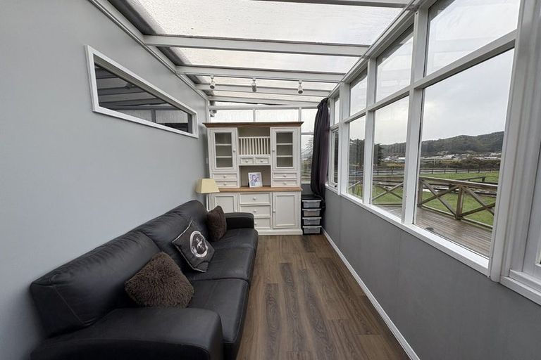 Photo of property in 112 Upper Fitzherbert Road, Wainuiomata, 5373