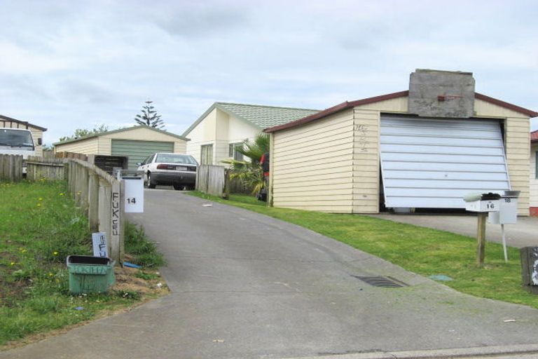 Photo of property in 16 Fareti Place, Mangere, Auckland, 2022