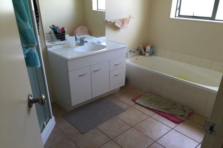 Photo of property in 2 Ettrick Lane, Papakura, 2110