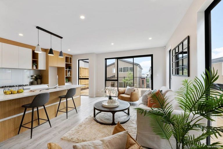 Photo of property in 10 Pohewa Road, Silverdale, 0932