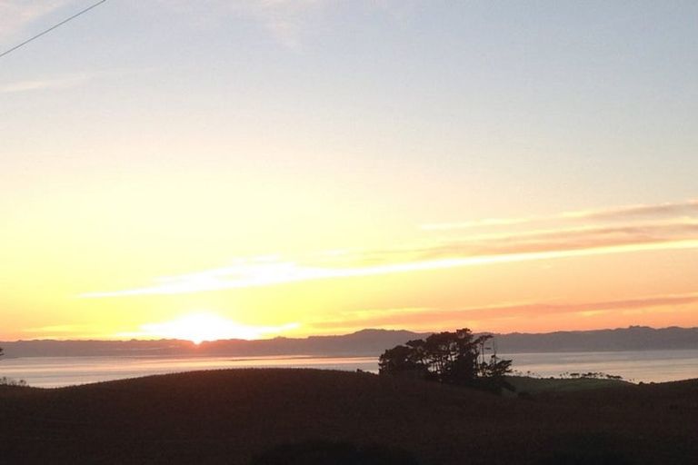 Photo of property in 3143 South Head Road, South Head, Helensville, 0874