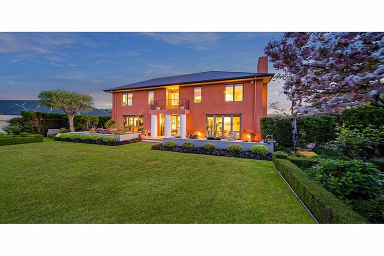 Photo of property in 16 Ridgewood Place, Shirley, Christchurch, 8061