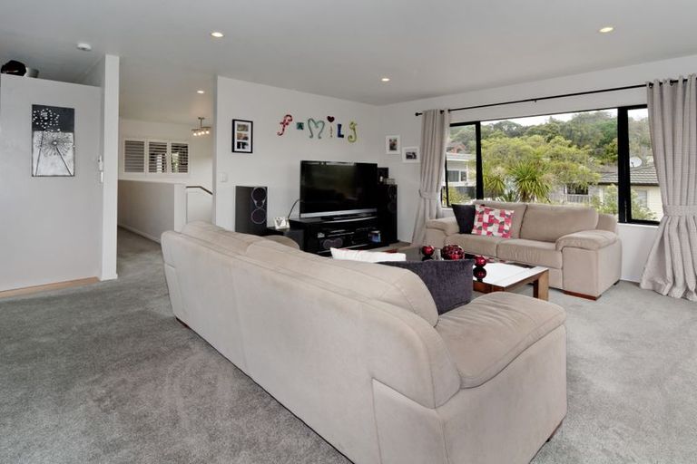 Photo of property in 30a Derwent Crescent, Titirangi, Auckland, 0604