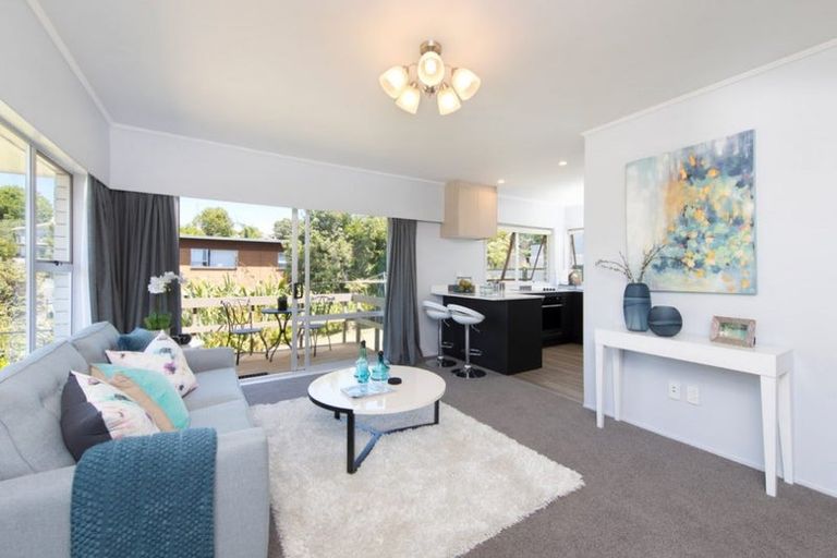 Photo of property in 2/45 Knightsbridge Drive, Forrest Hill, Auckland, 0620