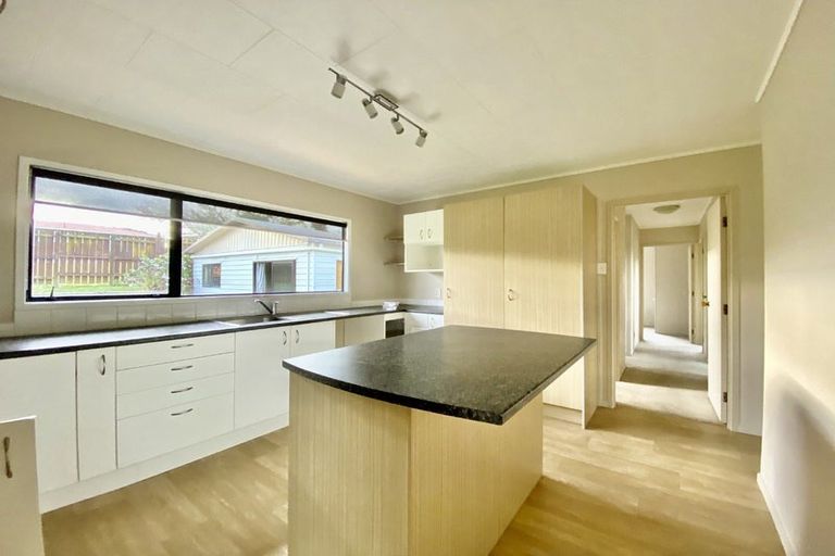 Photo of property in 12 Melia Grove, Goodwood Heights, Auckland, 2105