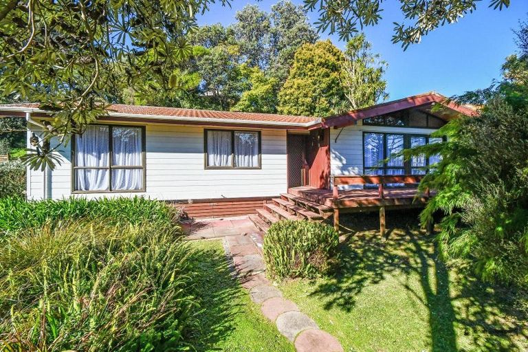 Photo of property in 17 Kingsclere Place, Goodwood Heights, Auckland, 2105