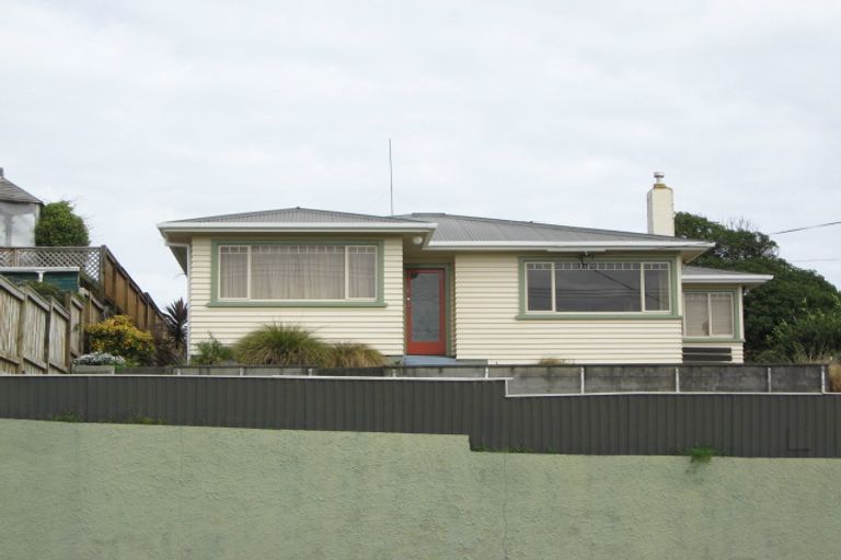 Photo of property in 83 Omata Road, Marfell, New Plymouth, 4310