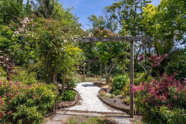 Photo of property in 1688 South Head Road, South Head, Helensville, 0874