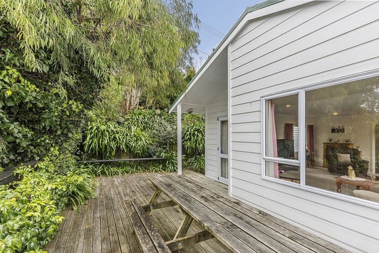 Photo of property in 9 Hampton Hill Road, Tawa, Wellington, 5028