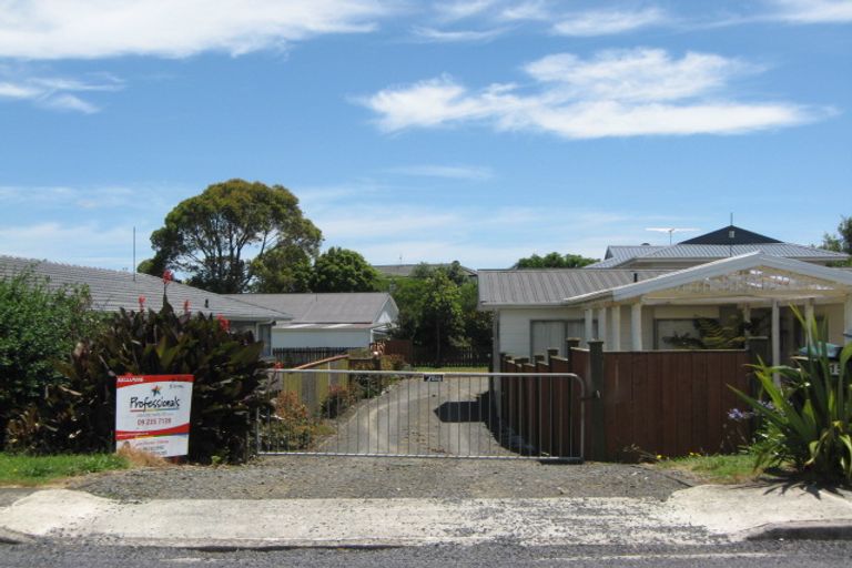 Photo of property in 15a Stevenson Road, Clarks Beach, 2122