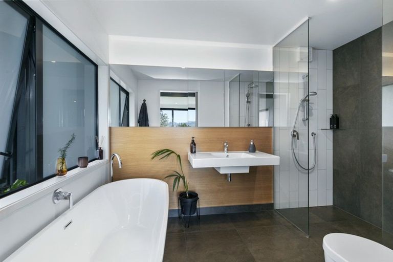 Photo of property in 58b Pekanga Road, Normandale, Lower Hutt, 5010