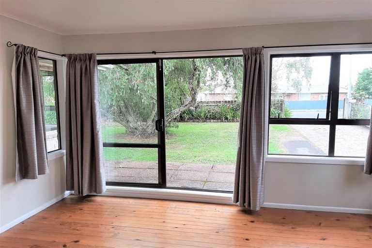 Photo of property in 41 Awaroa Road, Sunnyvale, Auckland, 0612