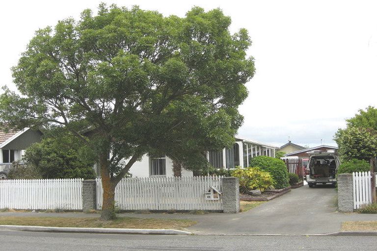 Photo of property in 25 Heathglen Avenue, Parklands, Christchurch, 8083