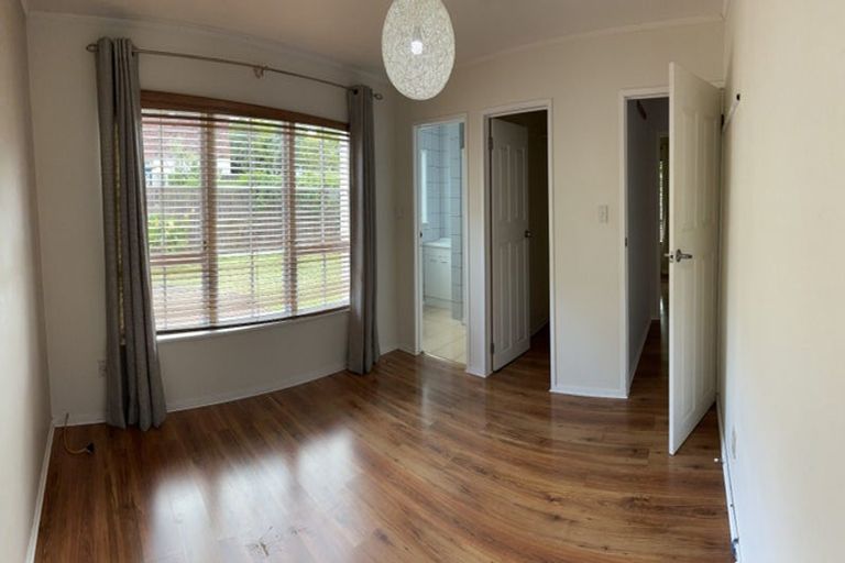 Photo of property in 7 Orinda Close, Botany Downs, Auckland, 2010