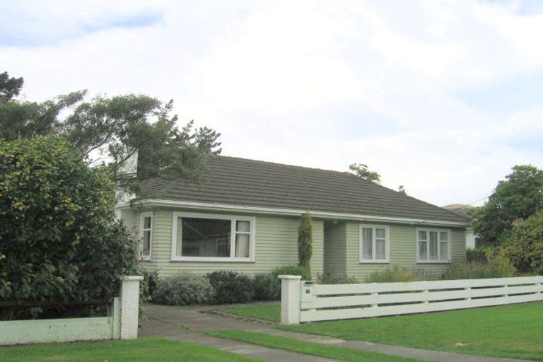 Photo of property in 26 Findlay Street, Tawa, Wellington, 5028