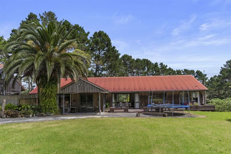 Photo of property in 10 Whites Road, Whitford, Howick, 2571